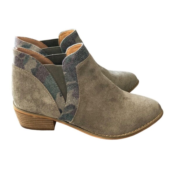 Boutique By‎ Corky’s “Crisp” Booties Size 10 Camo - Picture 1 of 8